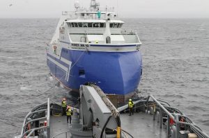 HB Grandi's Akurey is being towed home after an engine breakdown - @ Fiskerforum