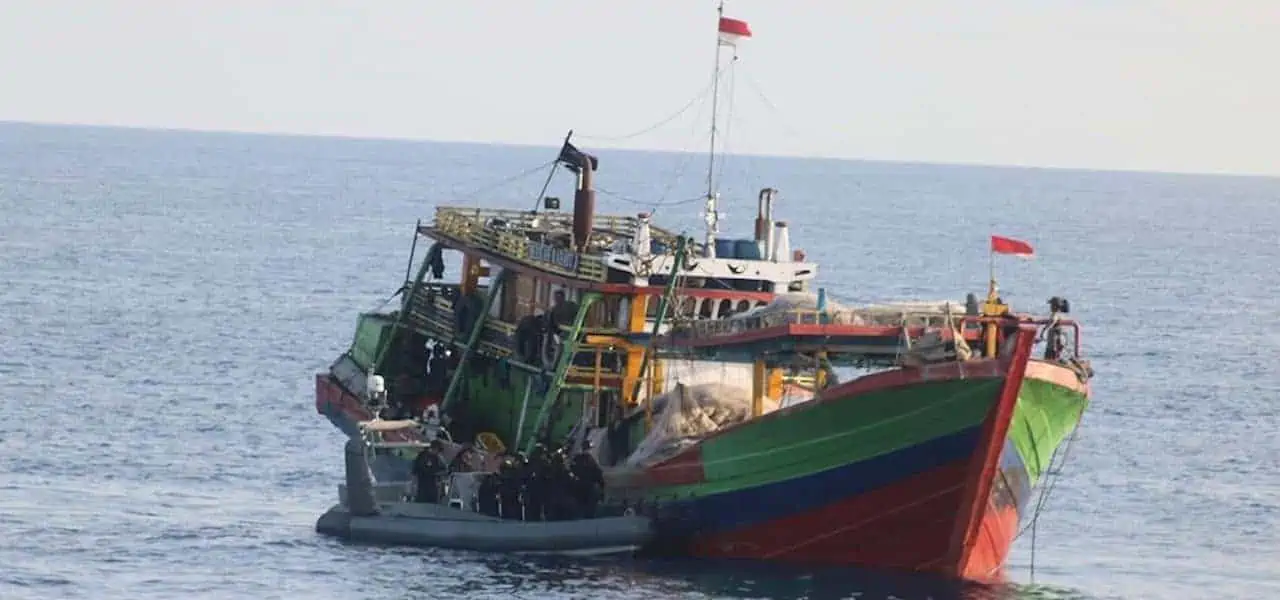 Read more about the article Australia intercepts and scraps Indonesian poacher