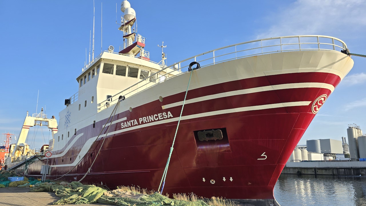 Read more about the article Veteran factory trawler under Portuguese flag