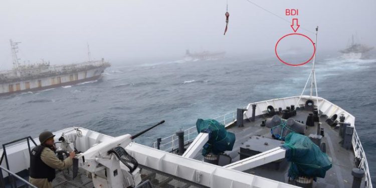 Pursuit of the five Chinese fishing vessels was called off after an eight-hour operation - @ Fiskerforum