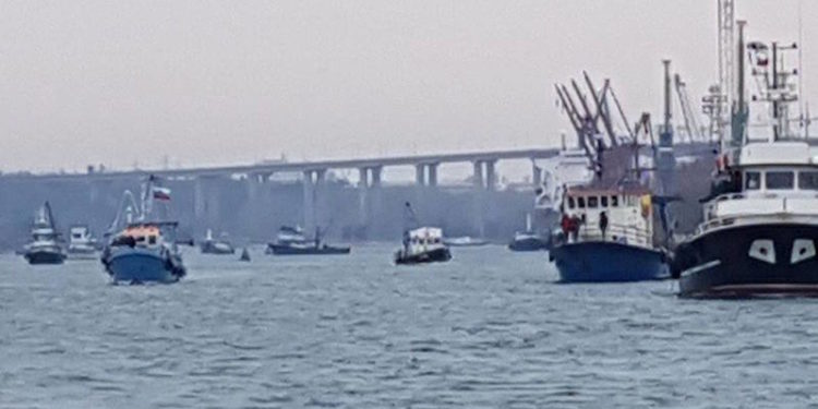 Fishing vessels blockade the port of Varna - @ Fiskerforum
