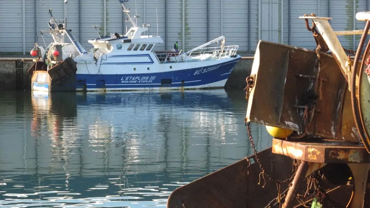 Read more about the article Boulogne fishermen threaten action