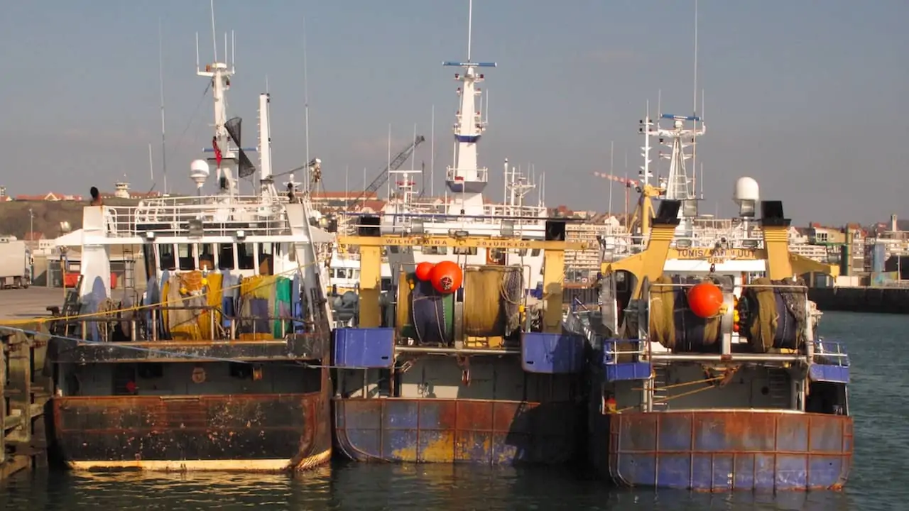 Read more about the article French fishermen threaten port blockade