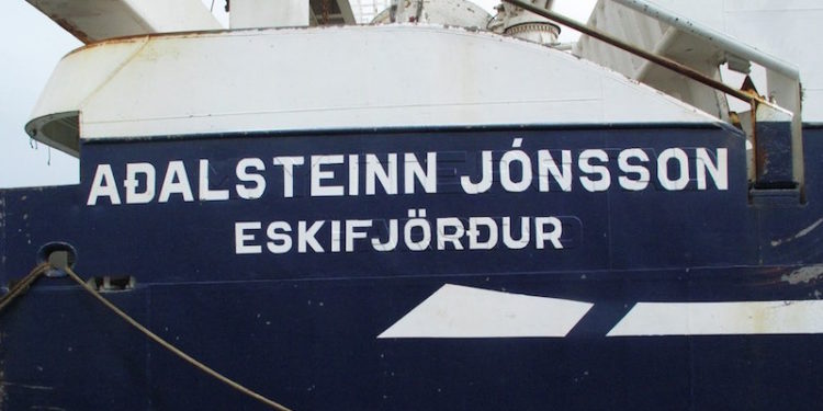 Aðalsteinn Jónsson suffered damage and is out of the capelin search - @ Fiskerforum