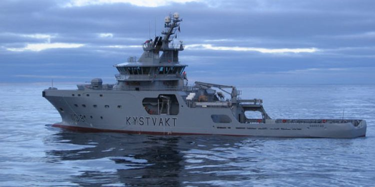 Norwegian Coast Guards detained Russian trawlerr Melkart - @ Fiskerforum