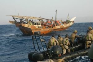 Spanish navel vessel Meteoro on patrol off Somalia makes contact with local Somali fishermen.Images: EU NAVFOR - @ Fiskerforum