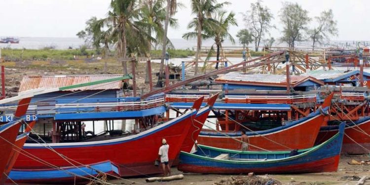 FAO projects helped Indonesian fishermen to rebuild their fishing boats after theirs were destroyed in the 2004 tsunami - @ Fiskerforum