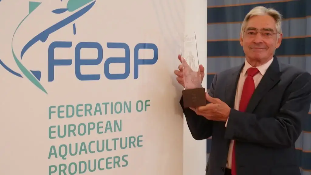 Read more about the article FEAP delivers 2023 Award to Gustavo Larrazábal