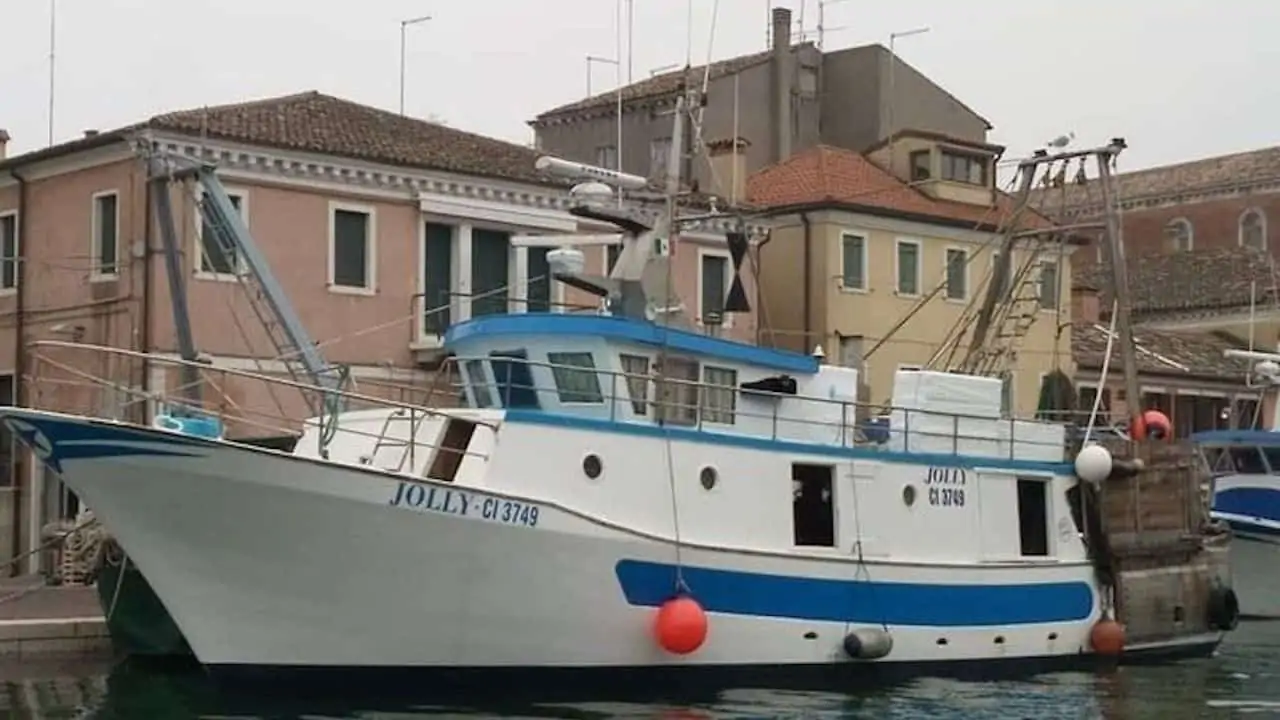 Read more about the article Italian fishermen sound the alarm on fuel costs