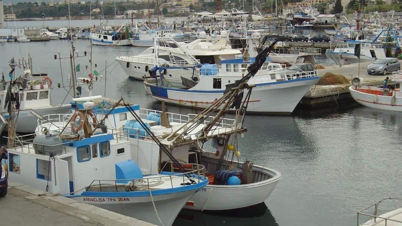 Read more about the article Italian fleet stays at the quay