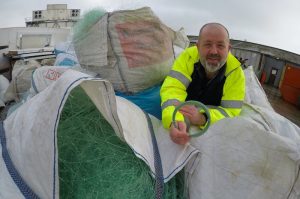 Ian Falconer of Fishy Filaments with the finished product and the raw material - @ Fiskerforum