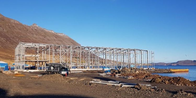 The new 2600 square metre net loft taking shape at Neskaupstaður. Image: Fjarðarnet - @ Fiskerforum