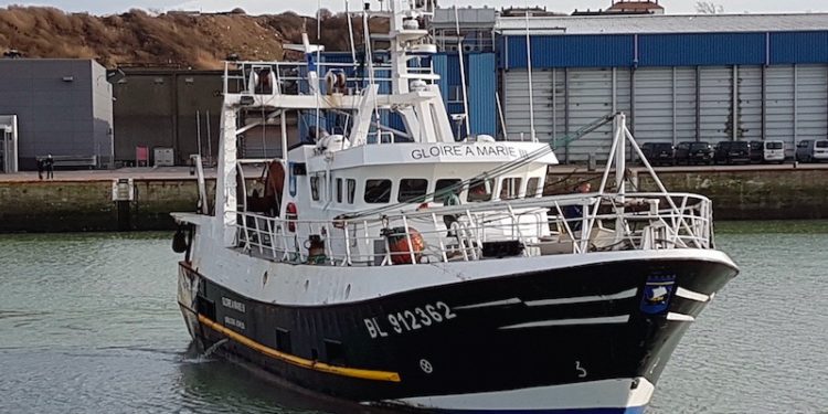 Former Boulogne trawler Gloire à Marie III is being refitted as a seine netter - @ Fiskerforum