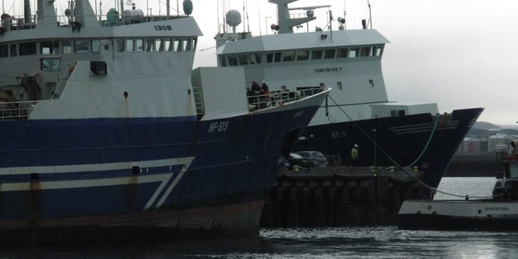 Trawlers in port in Reykjavík - @ Fiskerforum