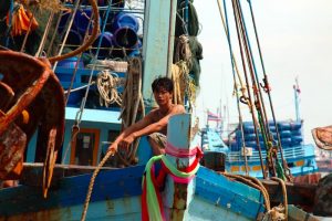 A fishing vessel arrives in port in Pattani - @ Fiskerforum
