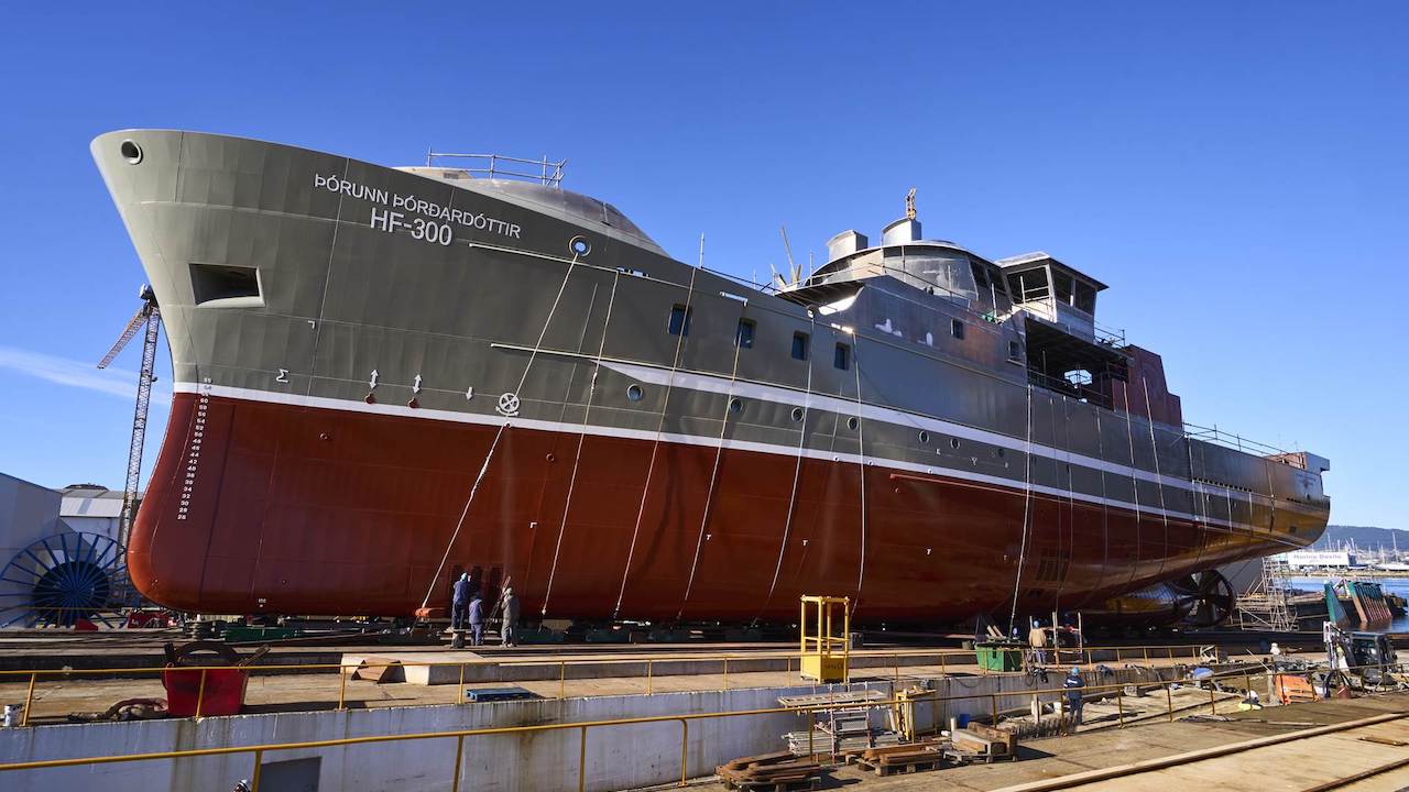Read more about the article Iceland’s research vessel launched at Vigo yard