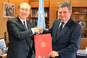 Spain’s ambassador to the UK H.E. Carlos Bastarreche Sagües deposited Spain's instrument of accession to the 2012 Cape Town Agreement with Secretary-General Lim. Image: IMO - @ Fiskerforum