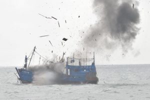 An arrested vessel being sunk - @ Fiskerforum