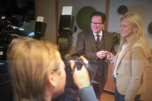 Kristján Þór Júlíusson is handed the ministry keys by outgoing Minister Thorgerður Katrín Gunnarsdóttir - @ Fiskerforum