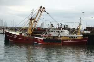 Waterdance’s Julie of Ladram E-271 alongside in Brixham with scalloper Emily J E-123. Image: Waterdance - @ Fiskerforum