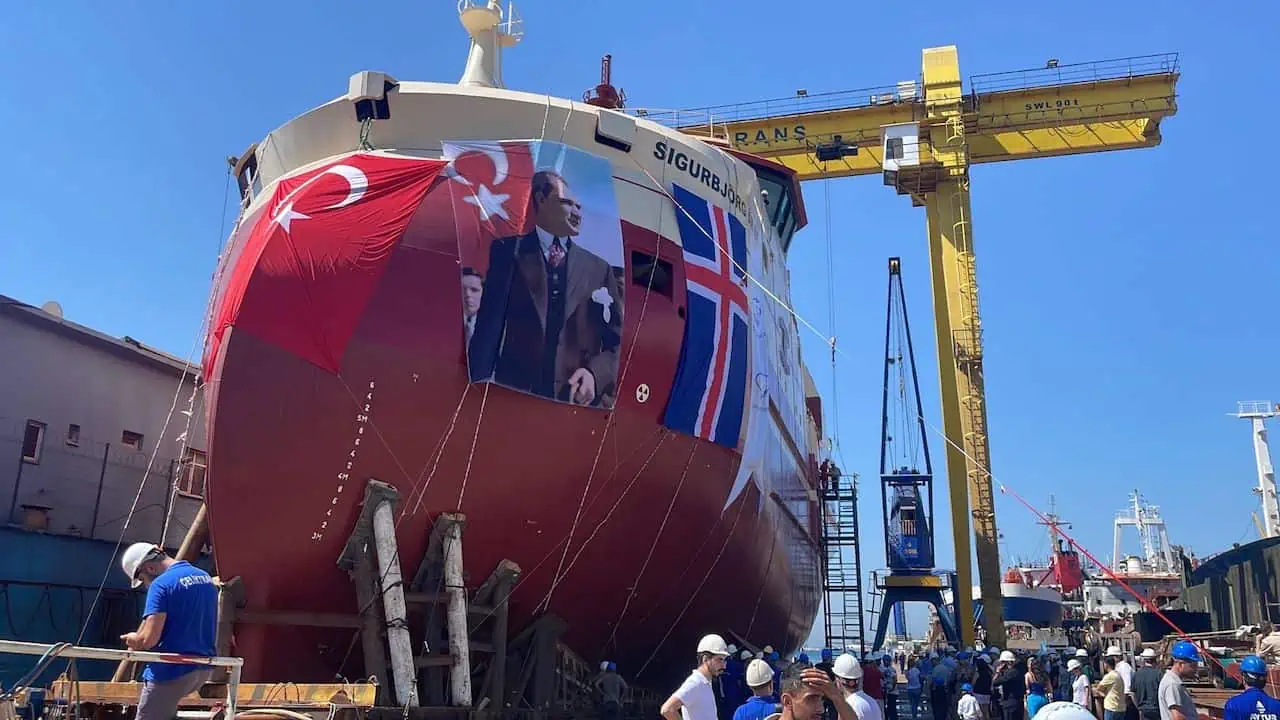Read more about the article Triple-rigger floated off at Turkish yard