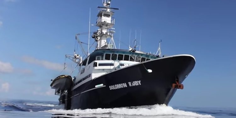 A tuna vessel operating in PNA waters - @ Fiskerforum