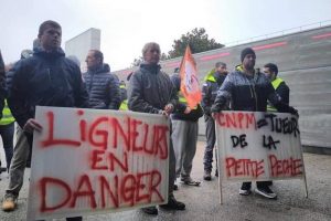 French small-scale fishermen protesting over the state of bass management. Image: Plateforme Petite Pêche - @ Fiskerforum