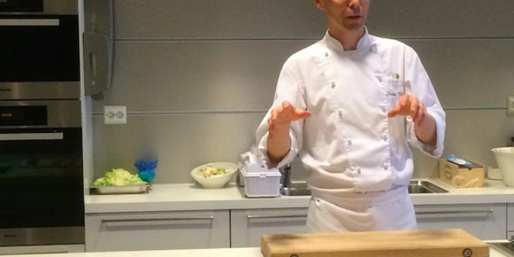 Chef Mindor Klauset with dishes prepared using Pharma Marine's products - @ Fiskerforum