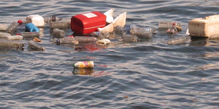 Marine plastic pollution is estimated at 10 million tonnes annually - @ Fiskerforum
