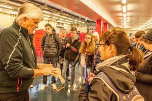 Pete Bromley showing visitors the range of fish on Plymouth auction - @ Fiskerforum