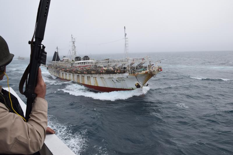 Read more about the article Argentina’s Coast Guard fires on Chinese squid catcher