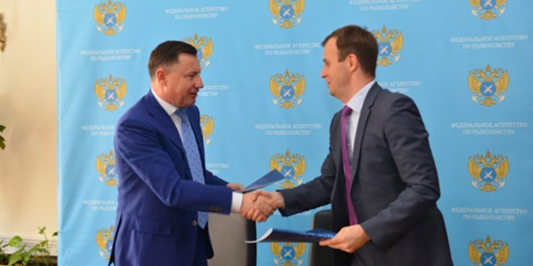 RFC’s CEO Fedor Kirsanov and Federal Agency for Fisheries deputy head Petr Savchuk signed the agreement that brings RFC 2300 tonnes of additional groundfish quotas - @ Fiskerforum