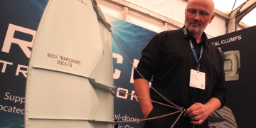 Super-stable four-backstrop rig