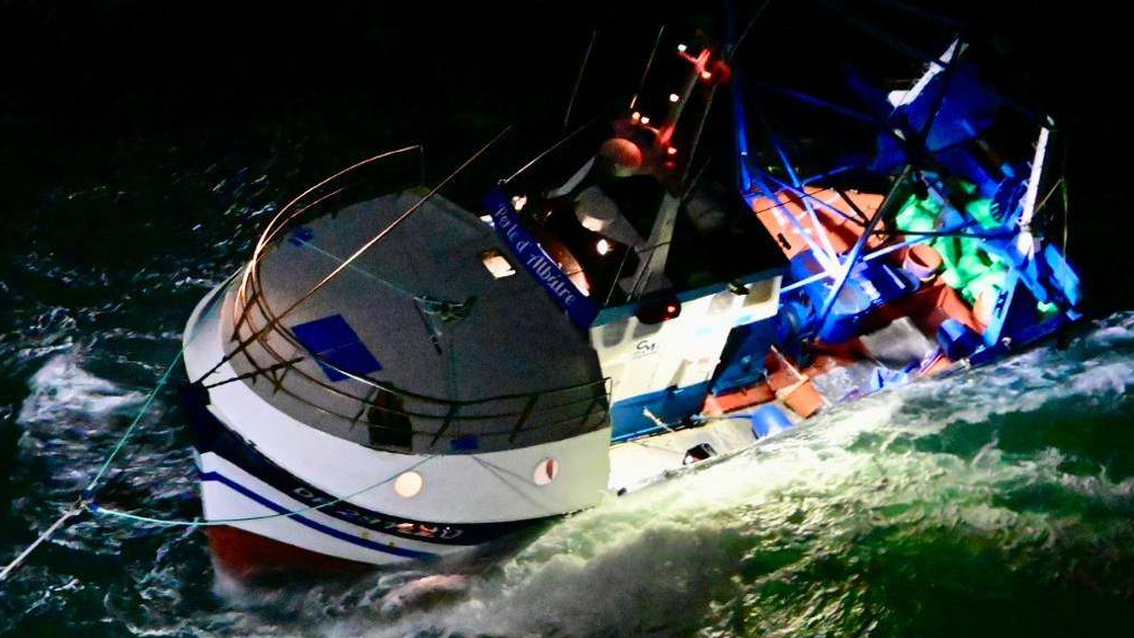 Read more about the article Trawler rescue as Storm Benjamin rages