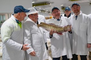 Secretary of State for Scotland David Mundell during today’s visit to Peterhead fish market. Image: SFF - @ Fiskerforum