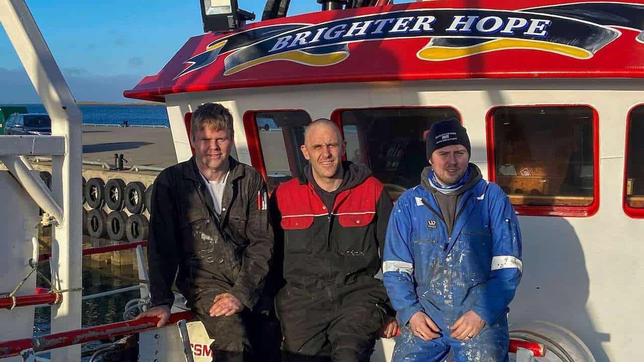 Read more about the article Young fishermen take on their own boat