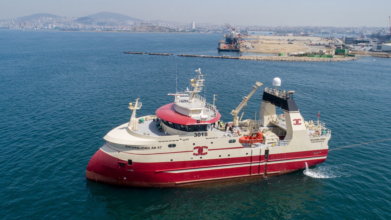 Read more about the article New trawler heads for Iceland