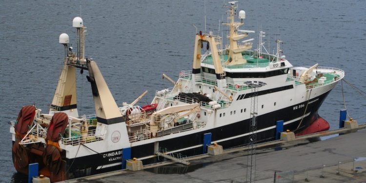 Long trips and long hours do not leave Faroese fishermen stressed or unwell