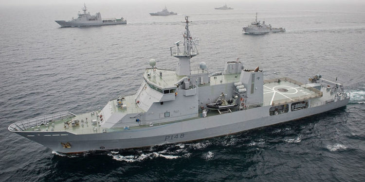 HMNZS Otago caught up with the two Chinese vessels between New Zealand and Fiji in July last year - @ Fiskerforum