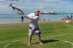 The Tuna Toss is undoubtedly the most popular event at Port Lincoln's annual Tunarama Festival. Image: Bazz Hockaday - @ Fiskerforum