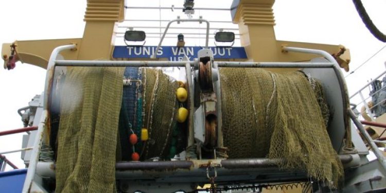 Atlantic deep sea fishing - MEPs call for bottom trawling ban in vulnerable areas.  Photo - trawler - FiskerForum.com - @ Fiskerforum