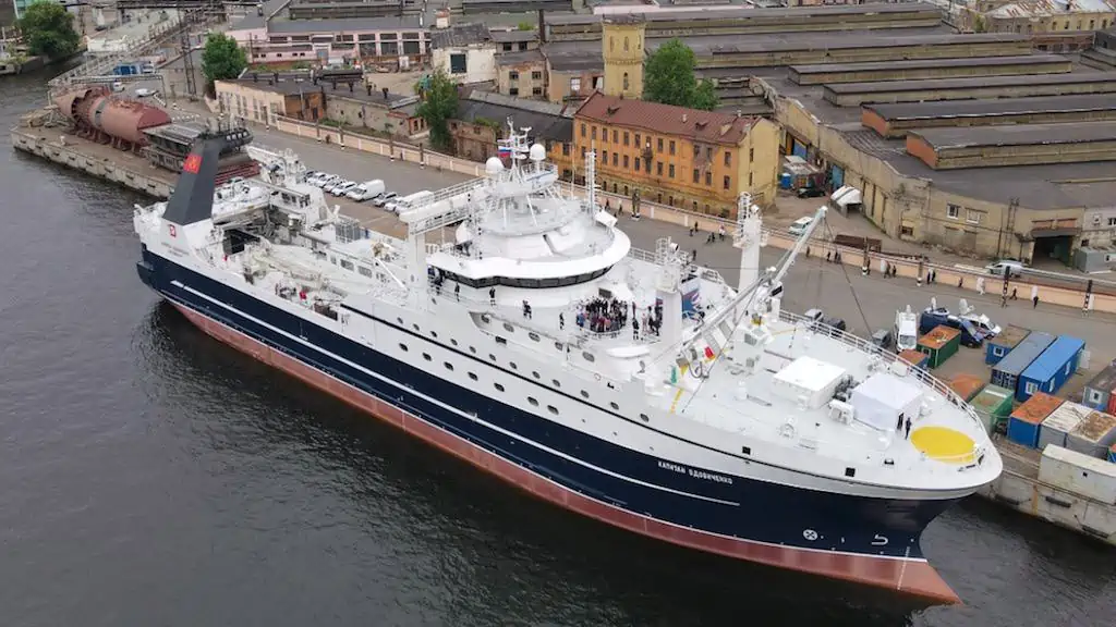 Read more about the article Flag raised on newbuilds at St Petersburg yards