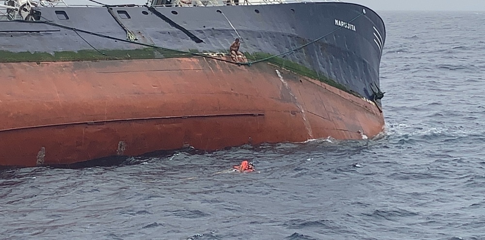 Read more about the article Crew and inspection team rescued from purse seiner