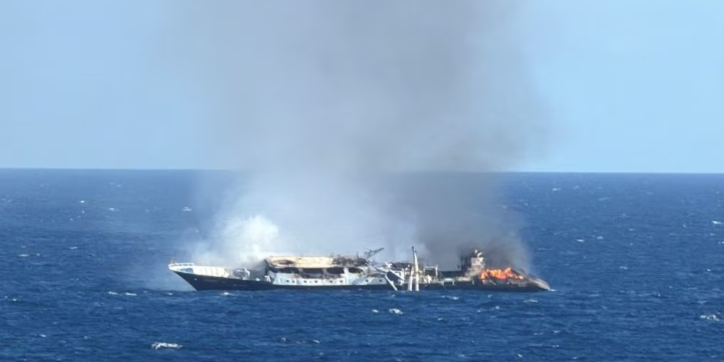 Read more about the article Seiner crew rescued, 500 miles offshore