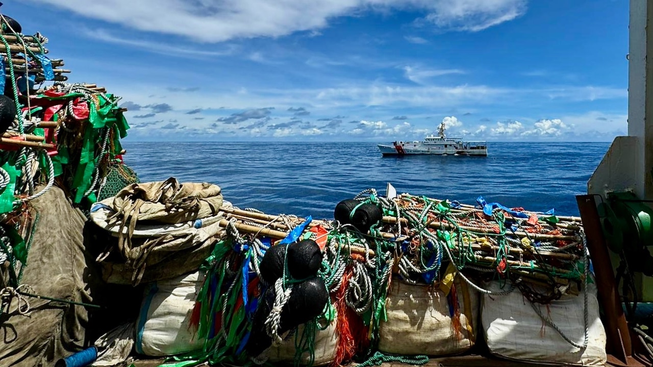 Read more about the article USCG checks out long-distance fleet in Kiribati