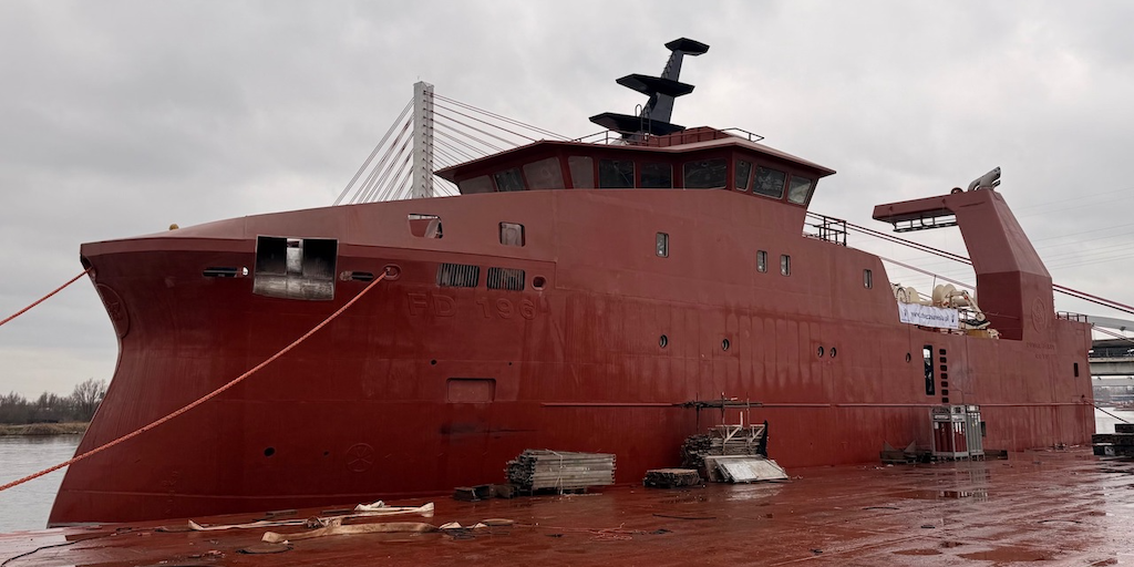 Read more about the article Varðin newbuild heads to Skála for outfitting