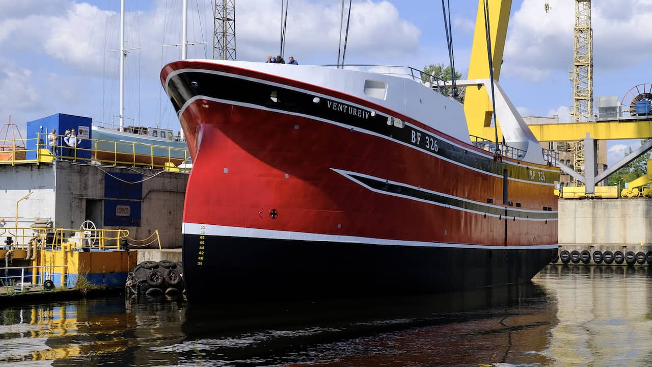 Read more about the article Venture IV hits the water at Polish yard