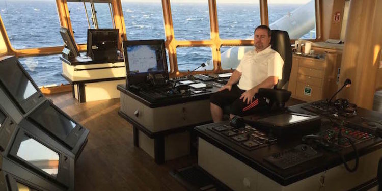 Skipper Albert Sveinsson in Víkingur’s wheelhouse - @ Fiskerforum