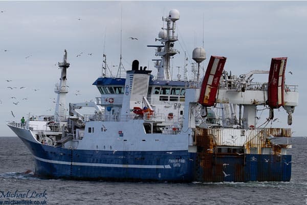 Read more about the article Vónin pair trawl for Mackerel & Herring