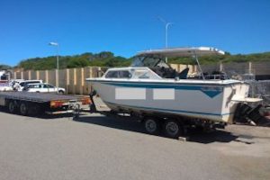 This cabin cruiser was seized by Fisheries officers at Mindarie - @ Fiskerforum